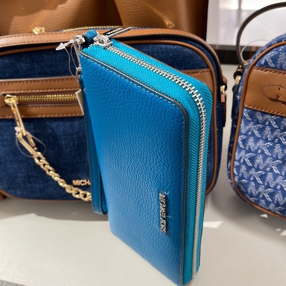 Michael Kors Jet Set Travel Large Travel CONTINENTAL 
Lagoon - Picture 11 of 16